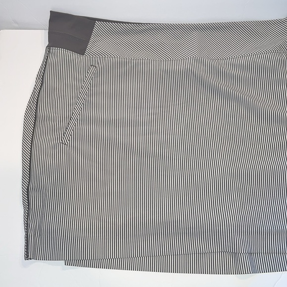 Athleta Shorts Womens 24 Brooklyn Textured Stripe Skort Gray White Activewear - Picture 5 of 12